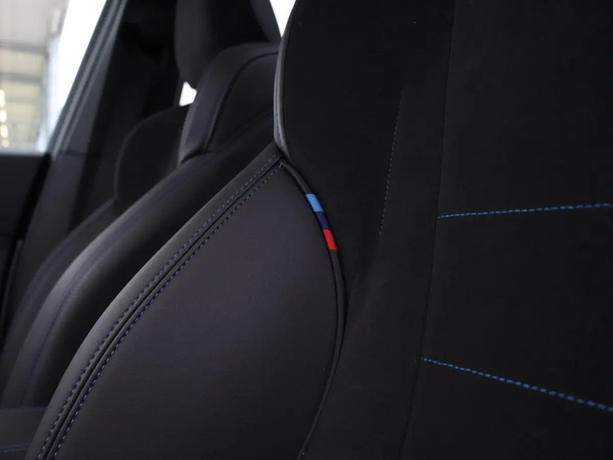 sDrive20i M Sportpakket/ Stuurwielrand verwarmd/ Comfort Access/ Achteruitrijcamera/ Panoramadak/ Sportstoelen/ Stoelverwarming/ Driving Assistant Plus /