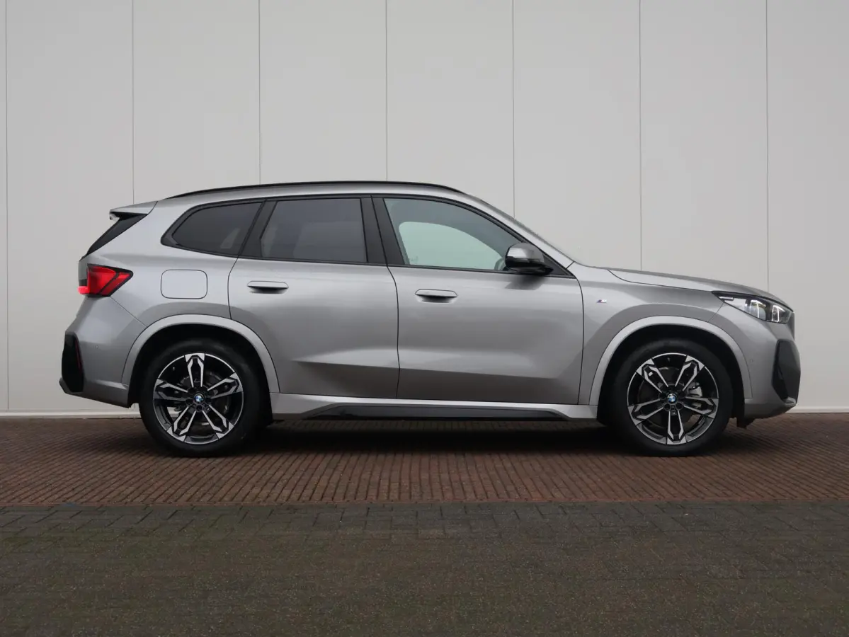 sDrive20i M Sportpakket/ Stuurwielrand verwarmd/ Comfort Access/ Achteruitrijcamera/ Panoramadak/ Sportstoelen/ Stoelverwarming/ Driving Assistant Plus /
