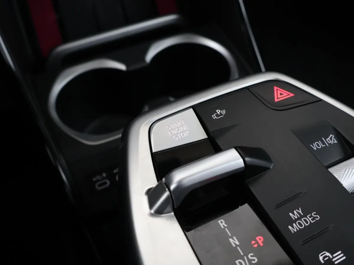 sDrive20i M Sportpakket/ Stuurwielrand verwarmd/ Comfort Access/ Achteruitrijcamera/ Panoramadak/ Sportstoelen/ Stoelverwarming/ Driving Assistant Plus /