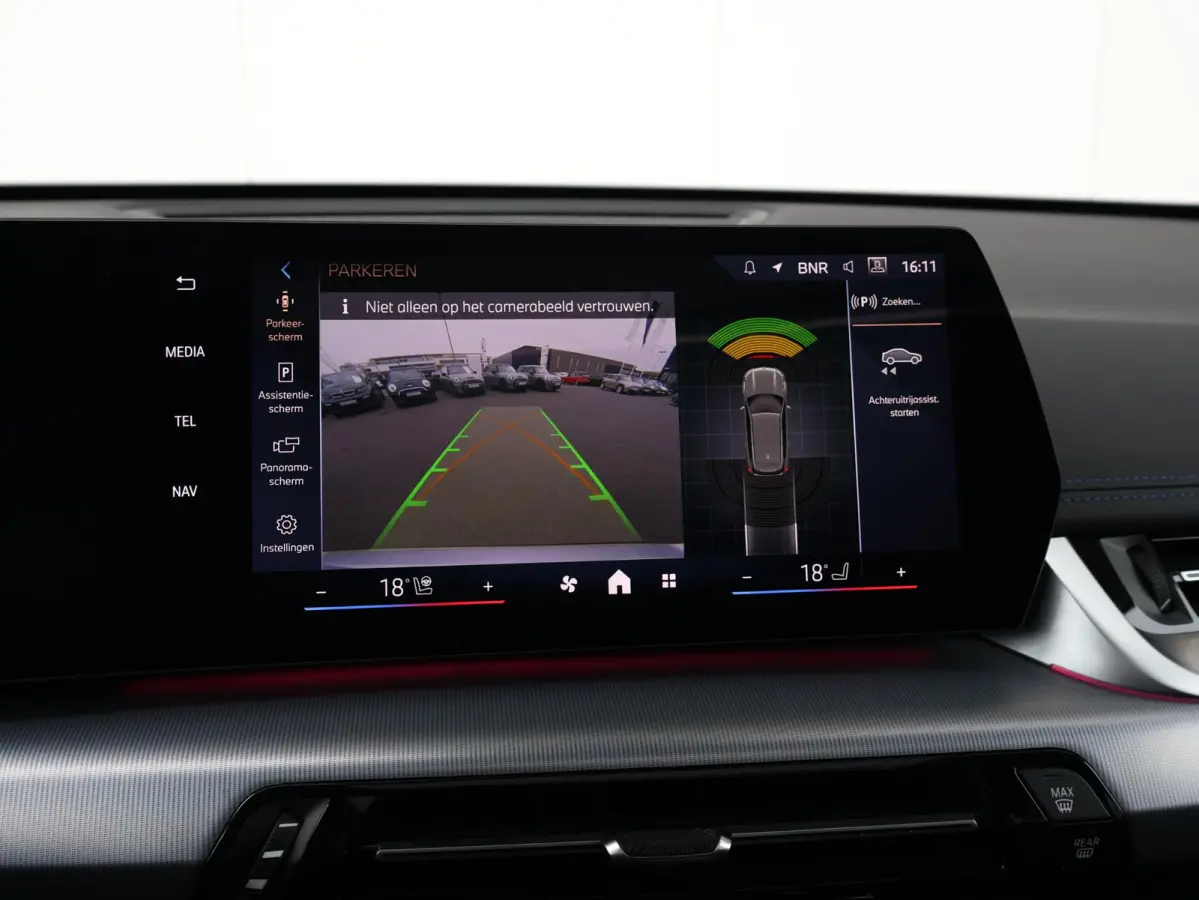 sDrive20i M Sportpakket/ Stuurwielrand verwarmd/ Comfort Access/ Achteruitrijcamera/ Panoramadak/ Sportstoelen/ Stoelverwarming/ Driving Assistant Plus /