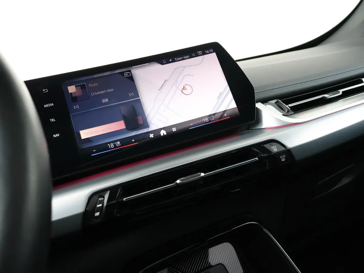 sDrive20i M Sportpakket/ Stuurwielrand verwarmd/ Comfort Access/ Achteruitrijcamera/ Panoramadak/ Sportstoelen/ Stoelverwarming/ Driving Assistant Plus /