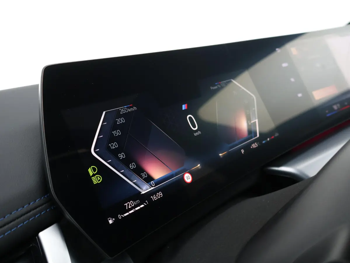 sDrive20i M Sportpakket/ Stuurwielrand verwarmd/ Comfort Access/ Achteruitrijcamera/ Panoramadak/ Sportstoelen/ Stoelverwarming/ Driving Assistant Plus /