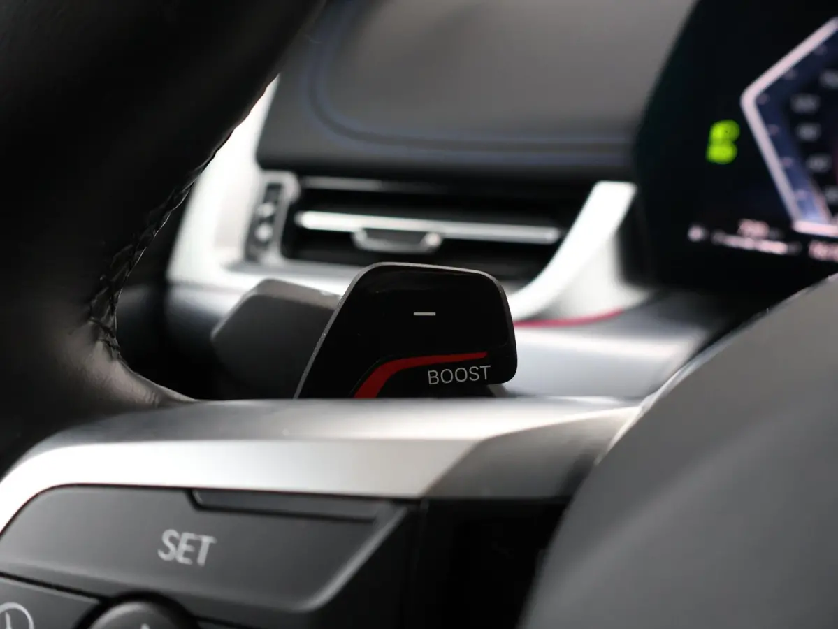 sDrive20i M Sportpakket/ Stuurwielrand verwarmd/ Comfort Access/ Achteruitrijcamera/ Panoramadak/ Sportstoelen/ Stoelverwarming/ Driving Assistant Plus /