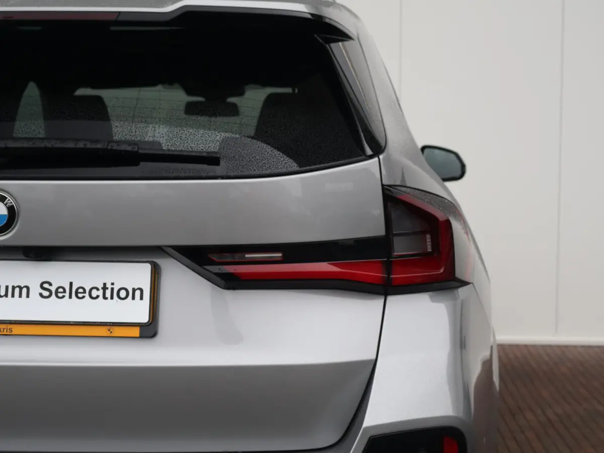 sDrive20i M Sportpakket/ Stuurwielrand verwarmd/ Comfort Access/ Achteruitrijcamera/ Panoramadak/ Sportstoelen/ Stoelverwarming/ Driving Assistant Plus /