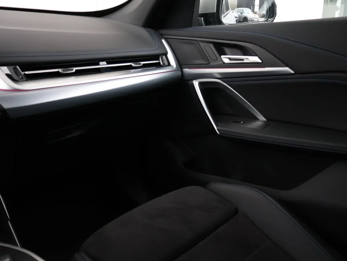 sDrive20i M Sportpakket/ Stuurwielrand verwarmd/ Comfort Access/ Achteruitrijcamera/ Panoramadak/ Sportstoelen/ Stoelverwarming/ Driving Assistant Plus /
