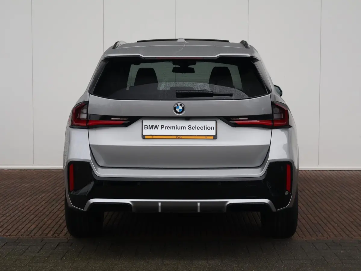sDrive20i M Sportpakket/ Stuurwielrand verwarmd/ Comfort Access/ Achteruitrijcamera/ Panoramadak/ Sportstoelen/ Stoelverwarming/ Driving Assistant Plus /