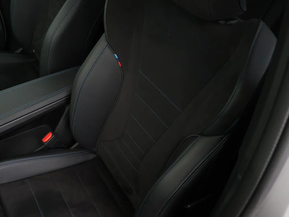 sDrive20i M Sportpakket/ Stuurwielrand verwarmd/ Comfort Access/ Achteruitrijcamera/ Panoramadak/ Sportstoelen/ Stoelverwarming/ Driving Assistant Plus /