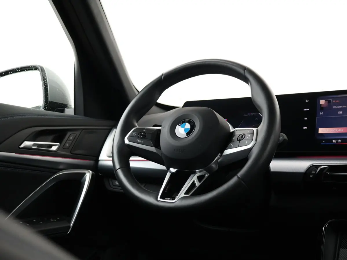 sDrive20i M Sportpakket/ Stuurwielrand verwarmd/ Comfort Access/ Achteruitrijcamera/ Panoramadak/ Sportstoelen/ Stoelverwarming/ Driving Assistant Plus /