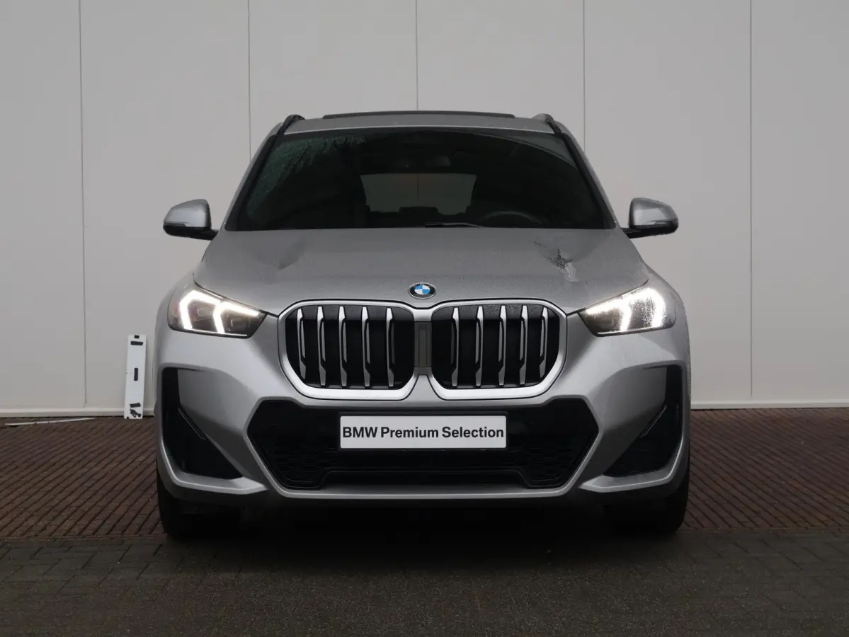 sDrive20i M Sportpakket/ Stuurwielrand verwarmd/ Comfort Access/ Achteruitrijcamera/ Panoramadak/ Sportstoelen/ Stoelverwarming/ Driving Assistant Plus /