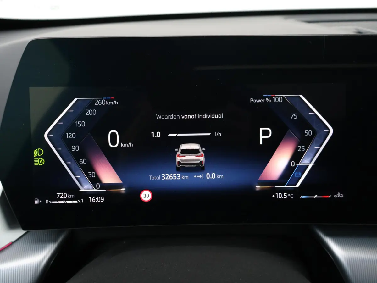 sDrive20i M Sportpakket/ Stuurwielrand verwarmd/ Comfort Access/ Achteruitrijcamera/ Panoramadak/ Sportstoelen/ Stoelverwarming/ Driving Assistant Plus /