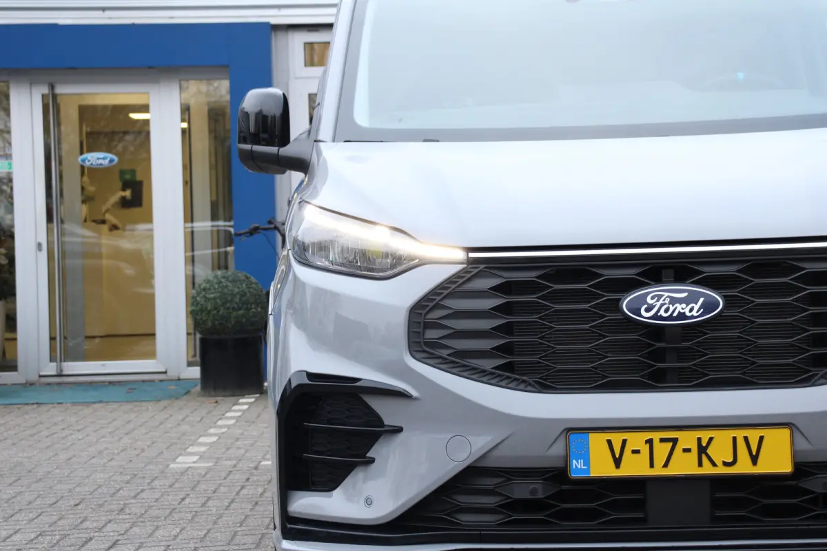 300 2.0 TDCI L1H1 MS-RT | NL-AUTO! | 1E EIGENAAR! | DIRECT RIJDEN! | WINTERPACK | TREKHAAK | CAMERA | DEALER OH! | STANDKACHEL | UNIEK!