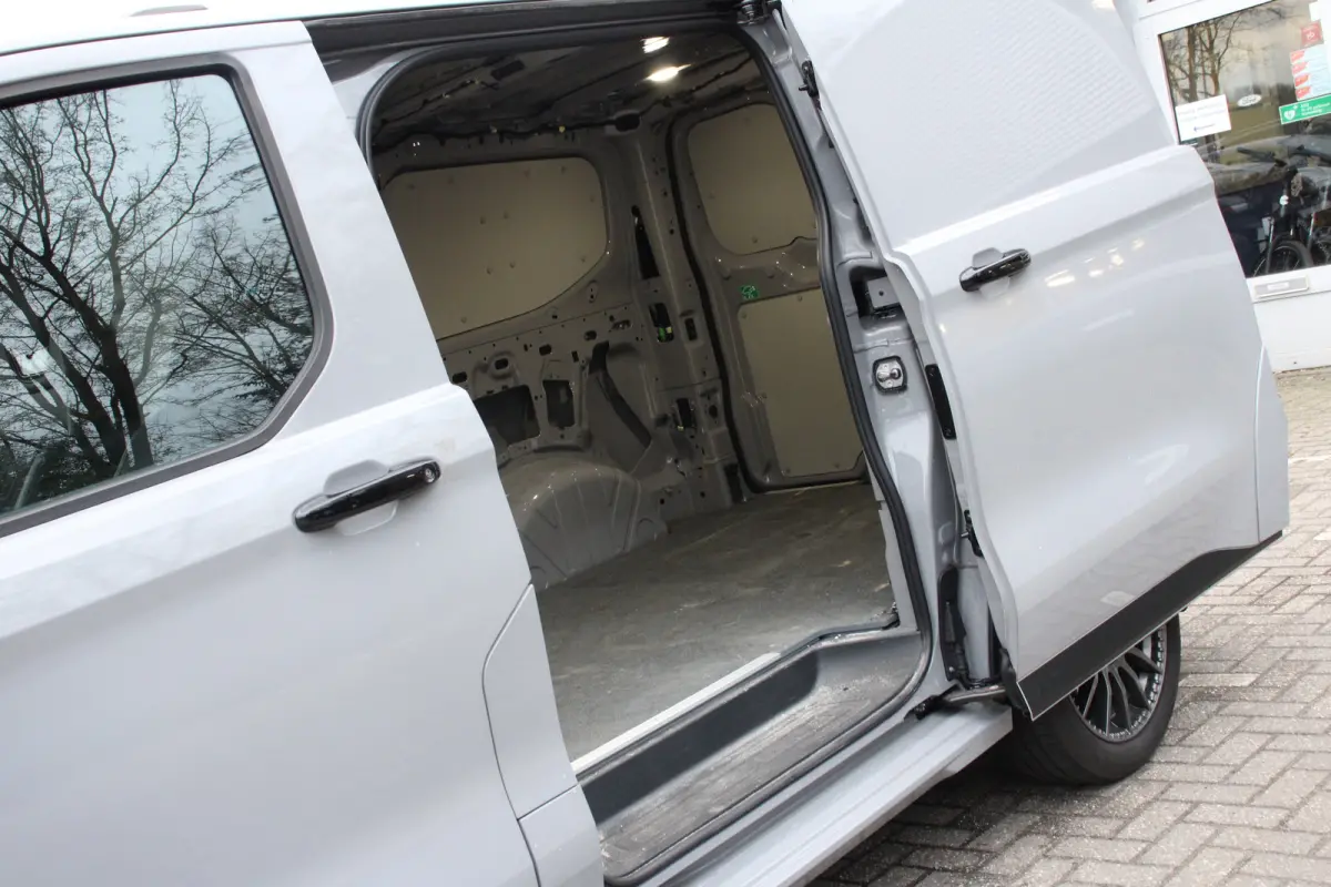 300 2.0 TDCI L1H1 MS-RT | NL-AUTO! | 1E EIGENAAR! | DIRECT RIJDEN! | WINTERPACK | TREKHAAK | CAMERA | DEALER OH! | STANDKACHEL | UNIEK!