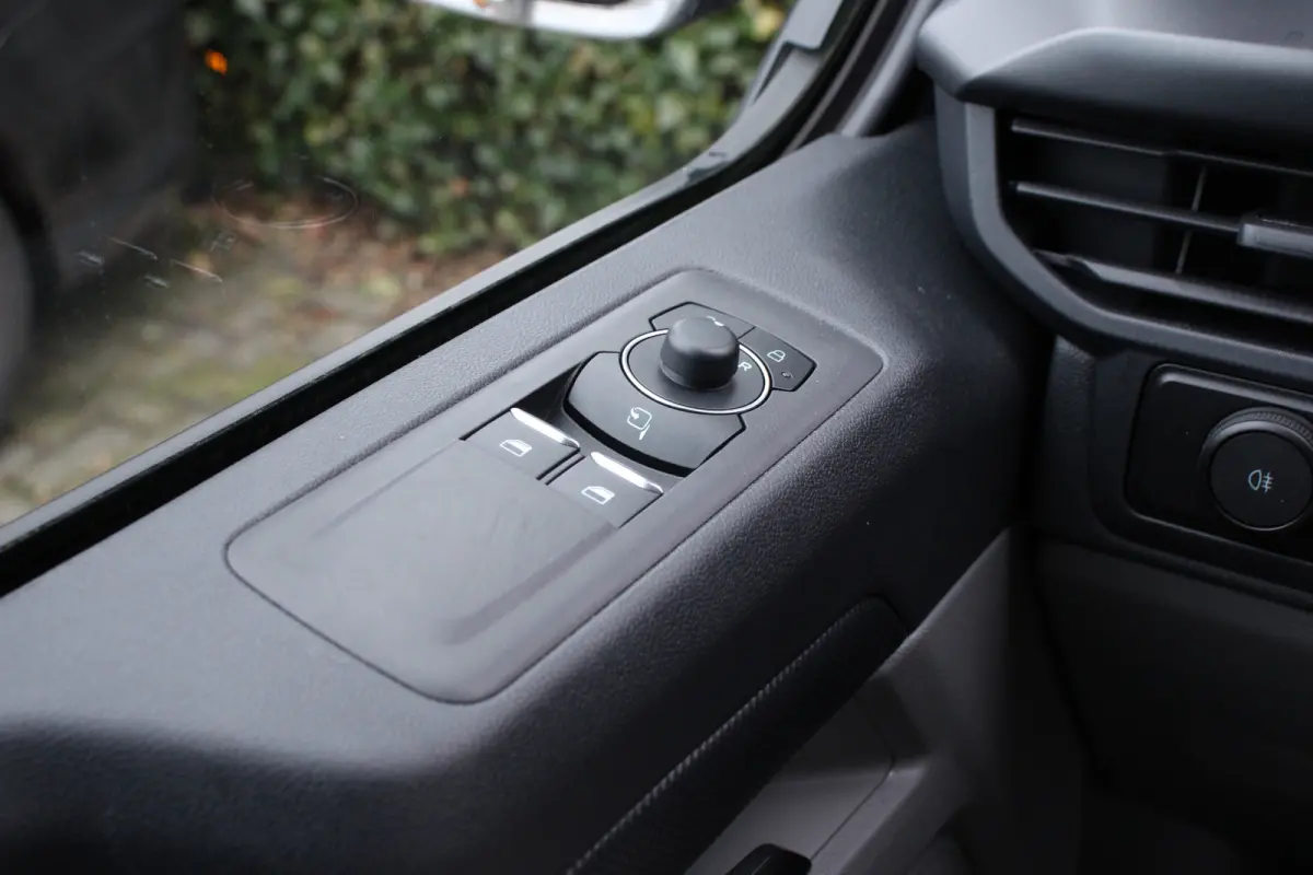 300 2.0 TDCI L1H1 MS-RT | NL-AUTO! | 1E EIGENAAR! | DIRECT RIJDEN! | WINTERPACK | TREKHAAK | CAMERA | DEALER OH! | STANDKACHEL | UNIEK!
