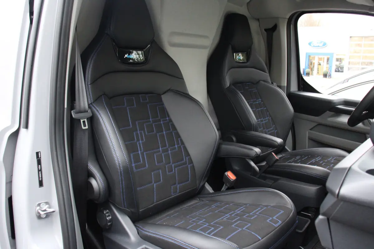 300 2.0 TDCI L1H1 MS-RT | NL-AUTO! | 1E EIGENAAR! | DIRECT RIJDEN! | WINTERPACK | TREKHAAK | CAMERA | DEALER OH! | STANDKACHEL | UNIEK!