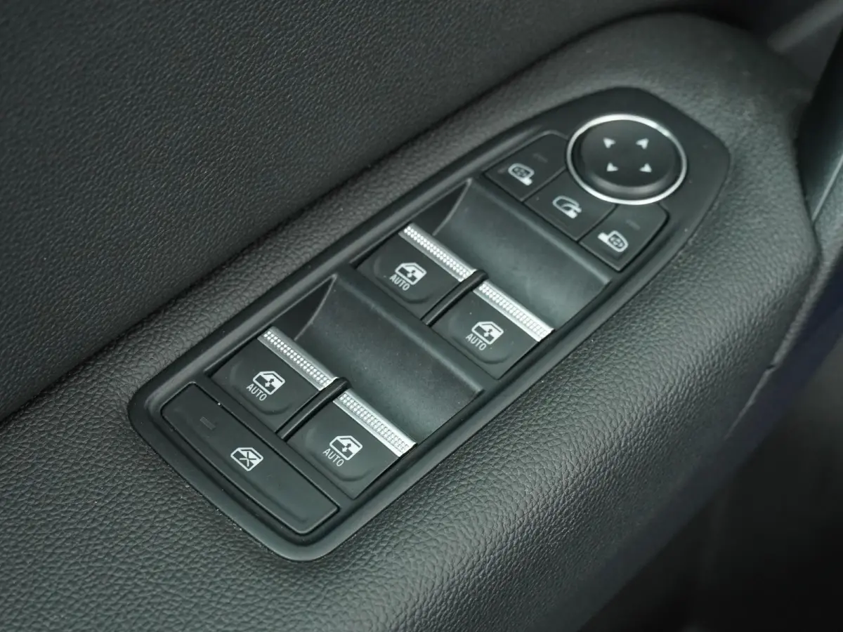 TCe 100 Intens | Navigatie | Parkeersensoren |