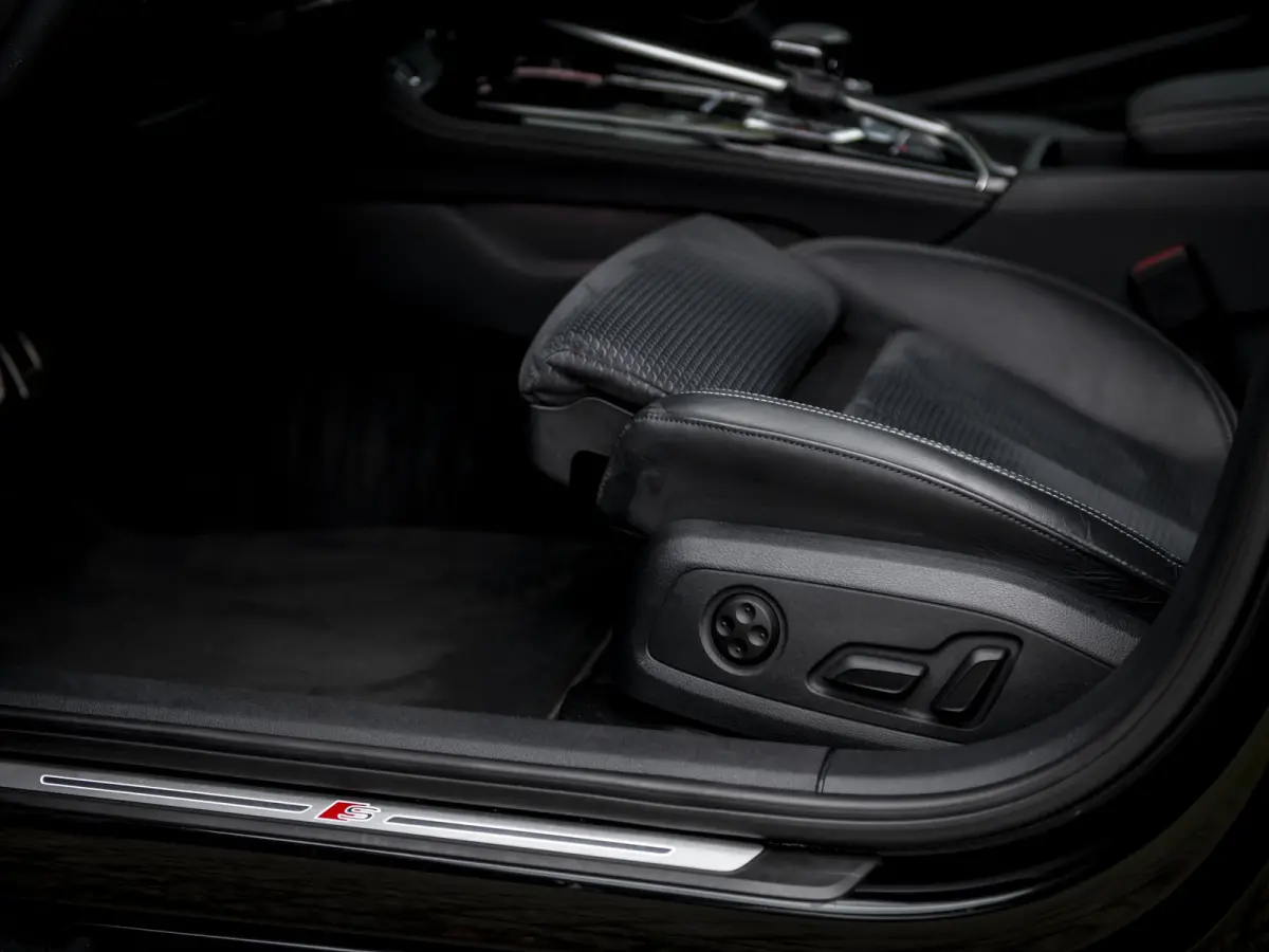 45TFSi 265pk Quattro S Edition Competition Plus | Adapt.dempers | RS Carbon optiek int. | Matrix LED | HuD | Keyless | Mem.stoel | Trekhaak zwenkbaar | 19" Audi Sport LMV | Ass.City & Tour |