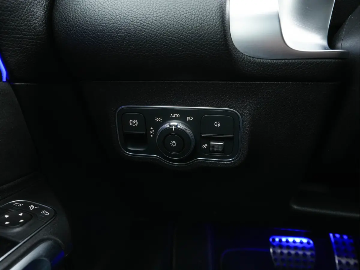 200 d ( VAN ) Premium AMG-SportPack Aut. *LEATHER-MICROFIBRE | FULL-LED | AMBIENT-LIGHT | WIDE-SCREEN-DIGICOCKPIT | HEATED-SPORTSEATS | KEYLESS | NAVI-FULLMAP | DAB+ | ECC | PDC | CRUISE | 1