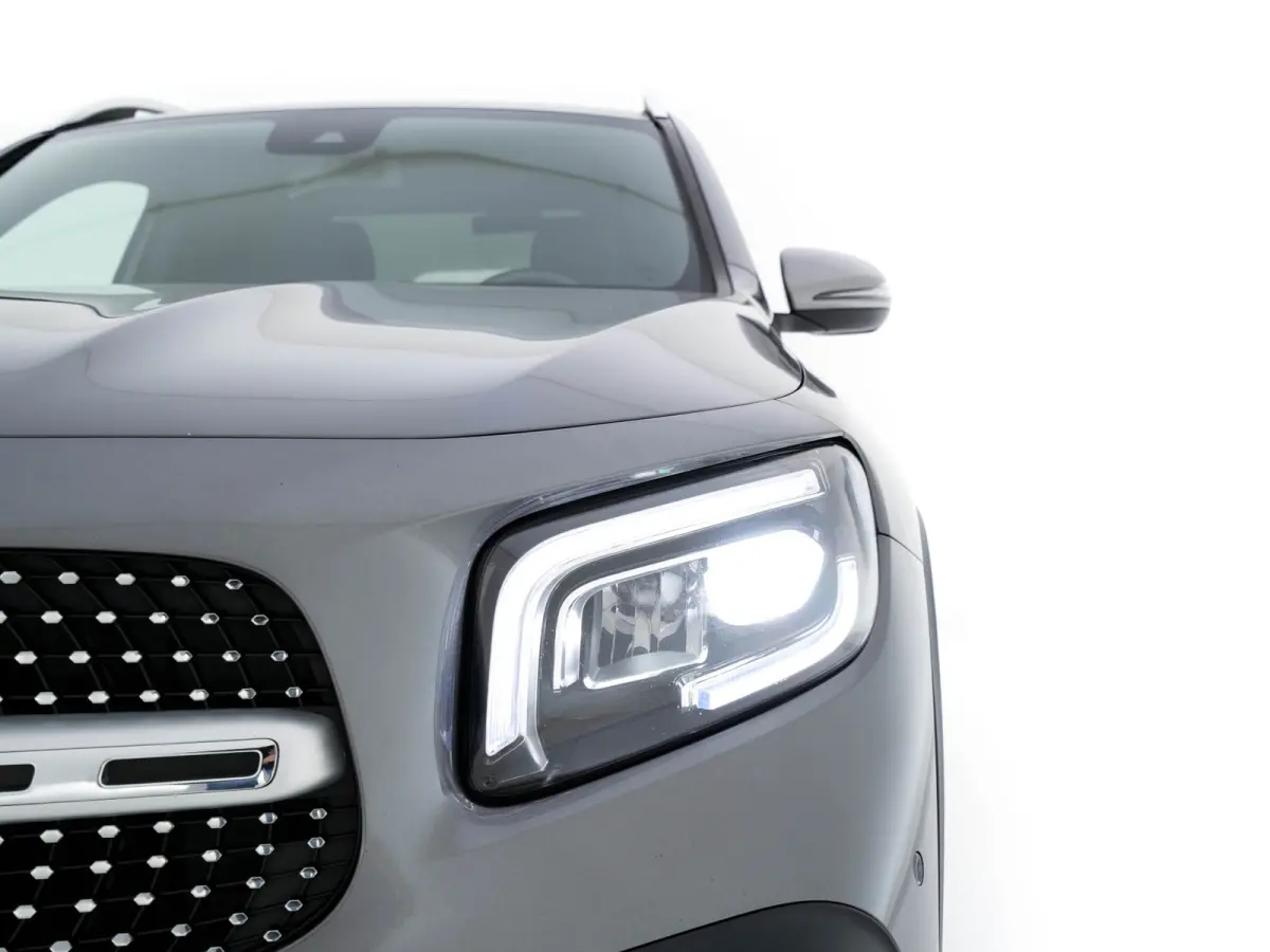 200 d ( VAN ) Premium AMG-SportPack Aut. *LEATHER-MICROFIBRE | FULL-LED | AMBIENT-LIGHT | WIDE-SCREEN-DIGICOCKPIT | HEATED-SPORTSEATS | KEYLESS | NAVI-FULLMAP | DAB+ | ECC | PDC | CRUISE | 1