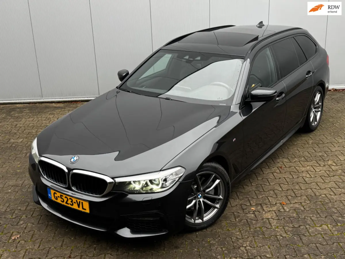 520i M-SPORT HIGH EXECUTIVE PANORAMADAK DEALER STOELVERWARMING LEDER M PAKKET VIRTUAL AMBIANCE TREKHAAK