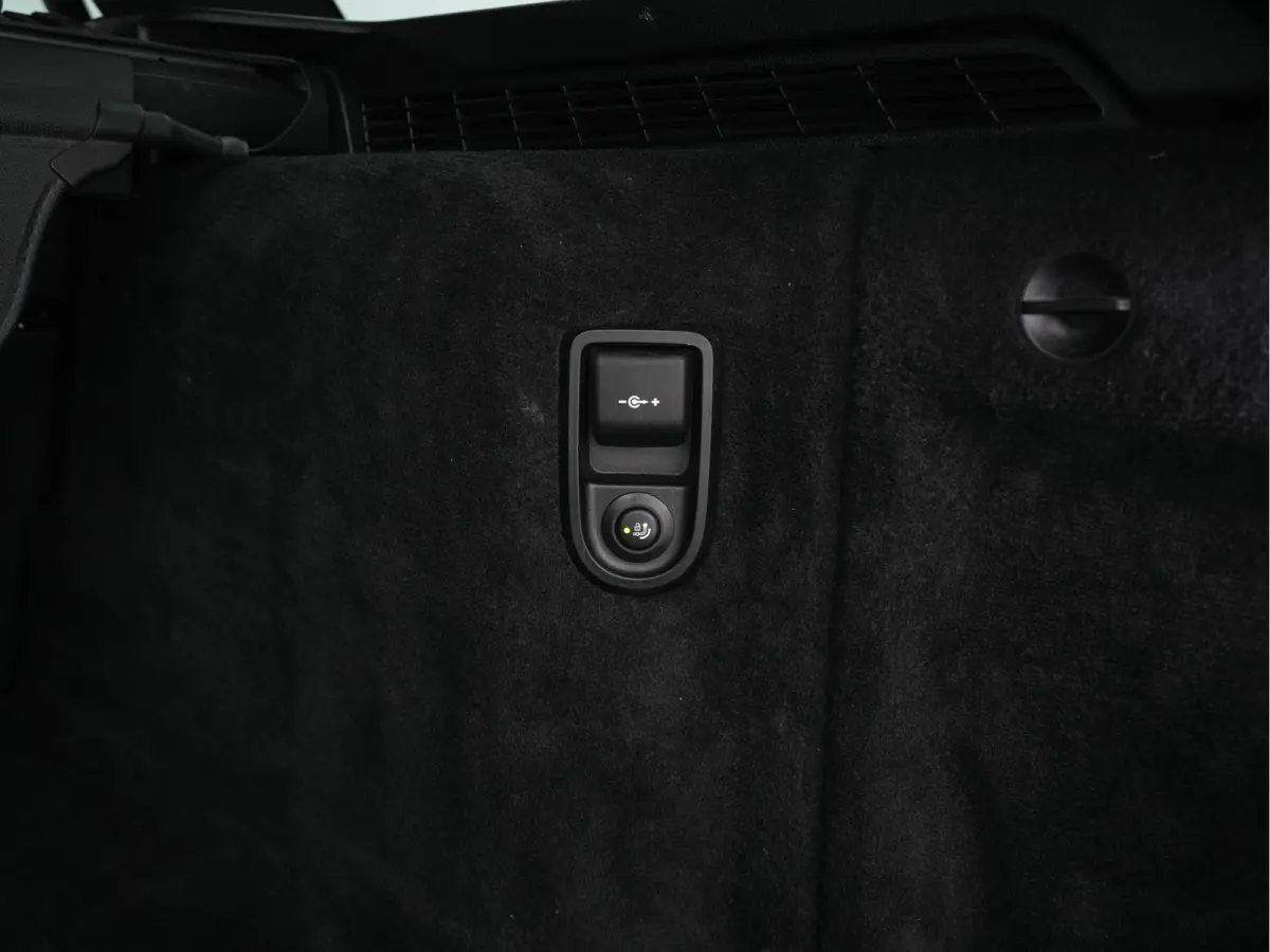 530d Sportline High Executive Aut. *PANO | LEATHER | FULL-LED | MEMORY-PACK | TOP-VIEW | HEATED-COMFORTSEATS | NAVI-FULLMAP | PRIVACY-GLASS | AMBIENT-LIGHT | ECC | CARPLAY | PDC | TOWBAR | S