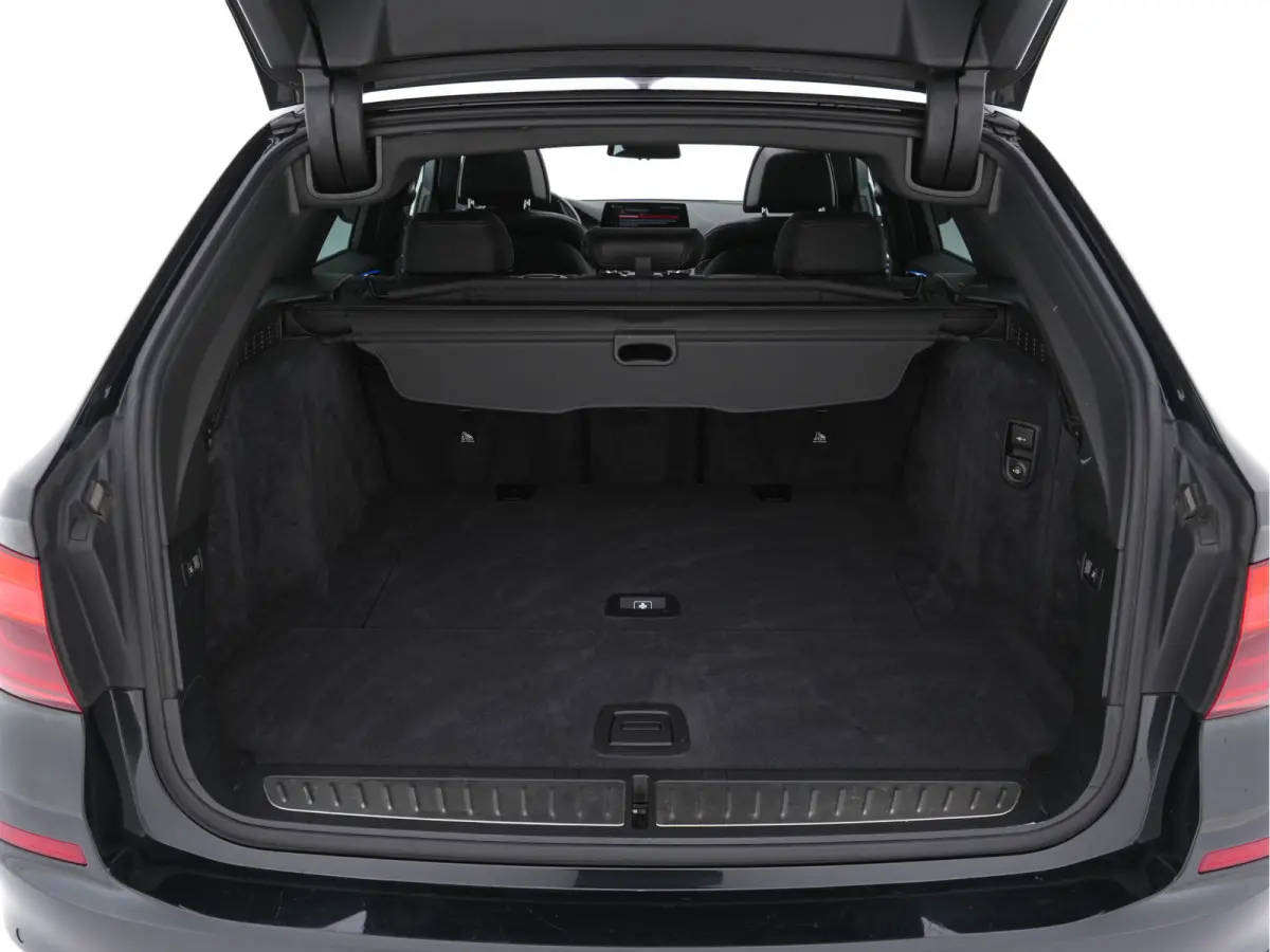 530d Sportline High Executive Aut. *PANO | LEATHER | FULL-LED | MEMORY-PACK | TOP-VIEW | HEATED-COMFORTSEATS | NAVI-FULLMAP | PRIVACY-GLASS | AMBIENT-LIGHT | ECC | CARPLAY | PDC | TOWBAR | S