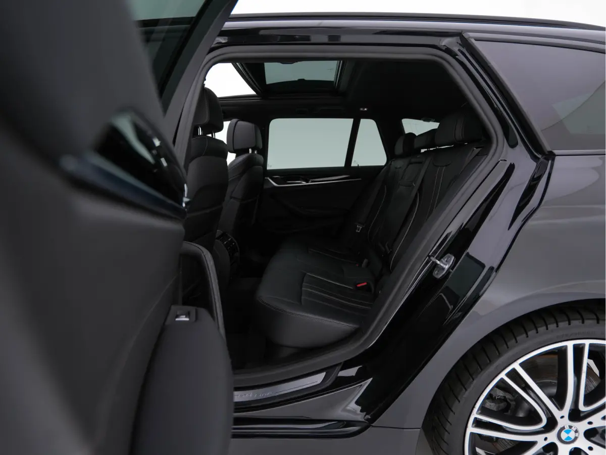 530d Sportline High Executive Aut. *PANO | LEATHER | FULL-LED | MEMORY-PACK | TOP-VIEW | HEATED-COMFORTSEATS | NAVI-FULLMAP | PRIVACY-GLASS | AMBIENT-LIGHT | ECC | CARPLAY | PDC | TOWBAR | S