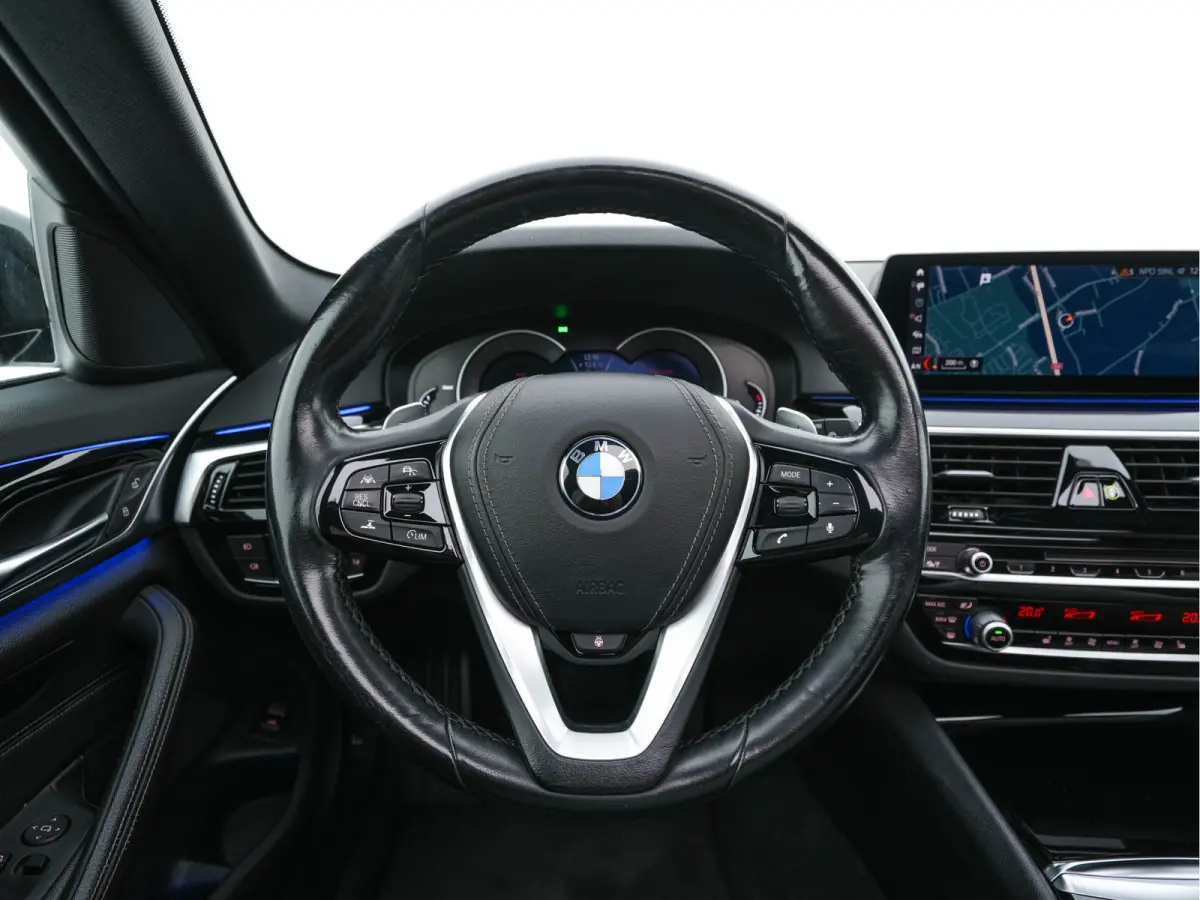 530d Sportline High Executive Aut. *PANO | LEATHER | FULL-LED | MEMORY-PACK | TOP-VIEW | HEATED-COMFORTSEATS | NAVI-FULLMAP | PRIVACY-GLASS | AMBIENT-LIGHT | ECC | CARPLAY | PDC | TOWBAR | S