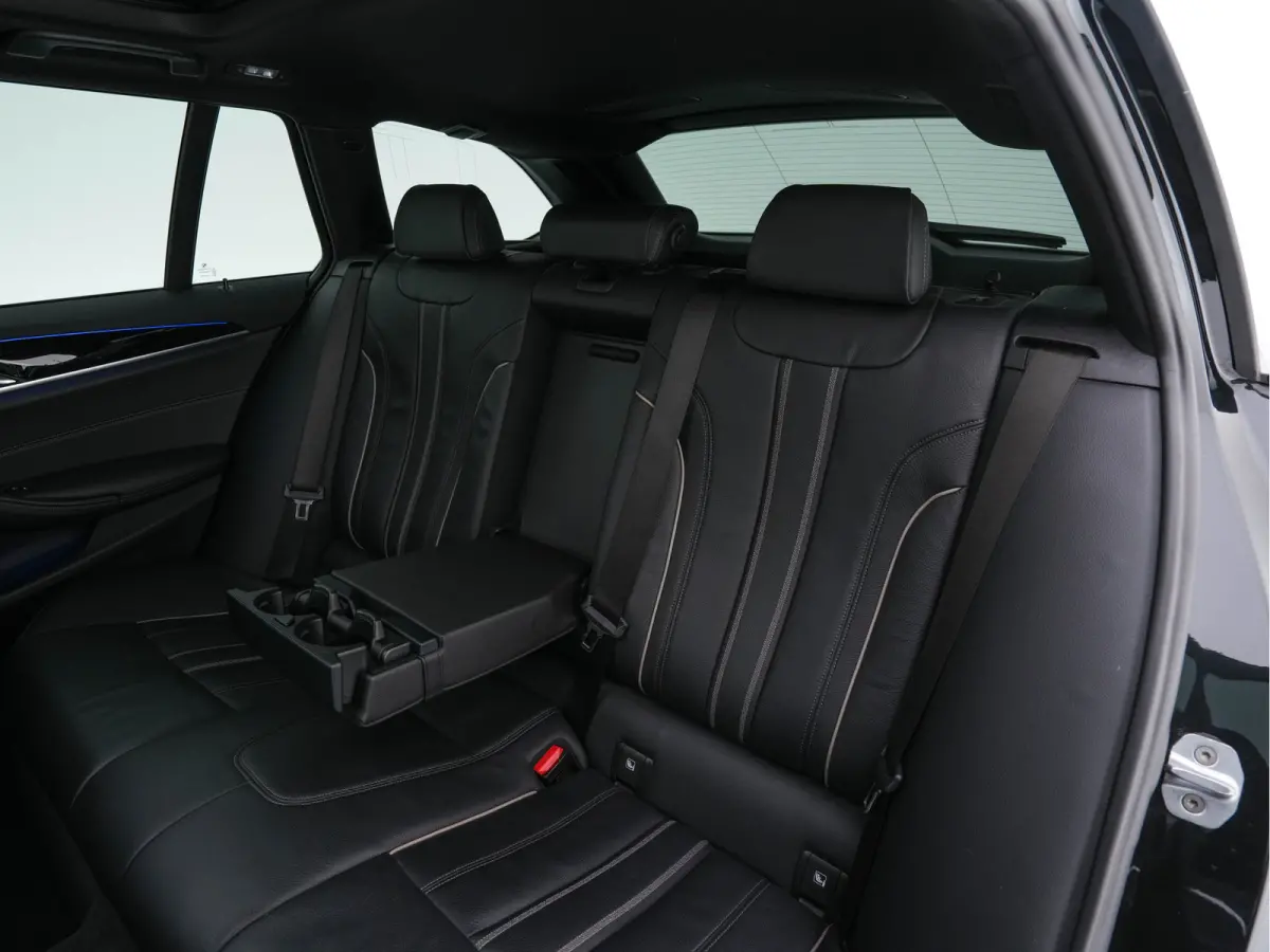 530d Sportline High Executive Aut. *PANO | LEATHER | FULL-LED | MEMORY-PACK | TOP-VIEW | HEATED-COMFORTSEATS | NAVI-FULLMAP | PRIVACY-GLASS | AMBIENT-LIGHT | ECC | CARPLAY | PDC | TOWBAR | S