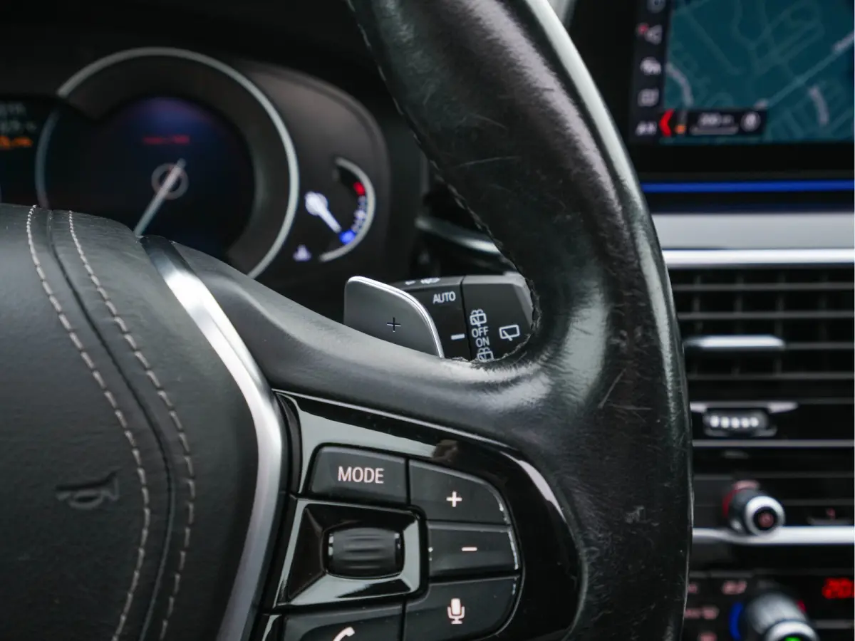 530d Sportline High Executive Aut. *PANO | LEATHER | FULL-LED | MEMORY-PACK | TOP-VIEW | HEATED-COMFORTSEATS | NAVI-FULLMAP | PRIVACY-GLASS | AMBIENT-LIGHT | ECC | CARPLAY | PDC | TOWBAR | S