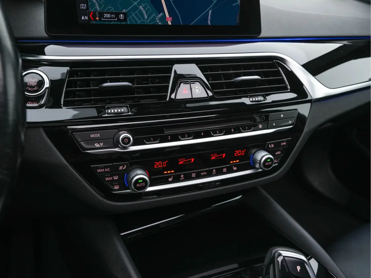 530d Sportline High Executive Aut. *PANO | LEATHER | FULL-LED | MEMORY-PACK | TOP-VIEW | HEATED-COMFORTSEATS | NAVI-FULLMAP | PRIVACY-GLASS | AMBIENT-LIGHT | ECC | CARPLAY | PDC | TOWBAR | S