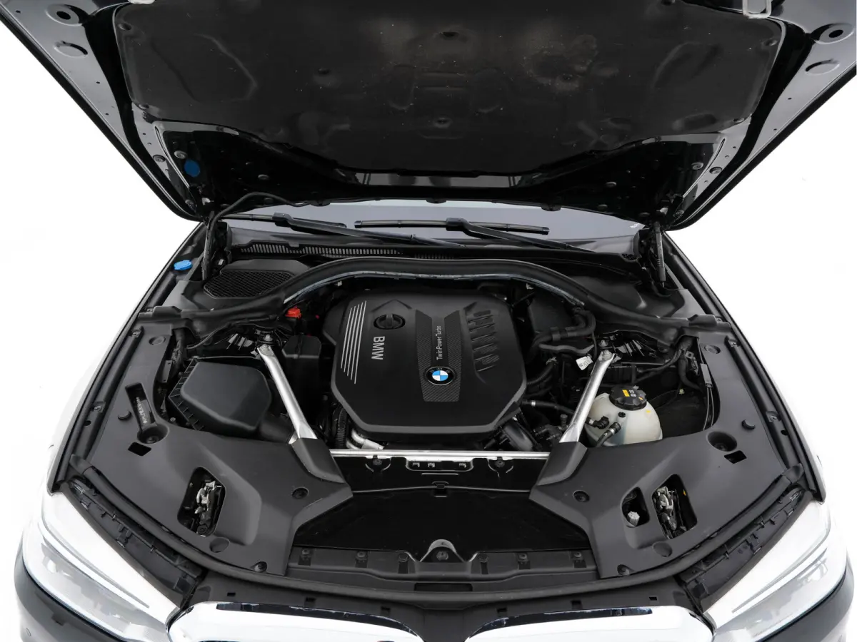 530d Sportline High Executive Aut. *PANO | LEATHER | FULL-LED | MEMORY-PACK | TOP-VIEW | HEATED-COMFORTSEATS | NAVI-FULLMAP | PRIVACY-GLASS | AMBIENT-LIGHT | ECC | CARPLAY | PDC | TOWBAR | S