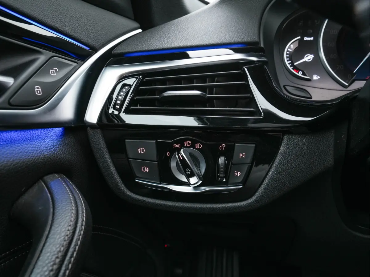 530d Sportline High Executive Aut. *PANO | LEATHER | FULL-LED | MEMORY-PACK | TOP-VIEW | HEATED-COMFORTSEATS | NAVI-FULLMAP | PRIVACY-GLASS | AMBIENT-LIGHT | ECC | CARPLAY | PDC | TOWBAR | S