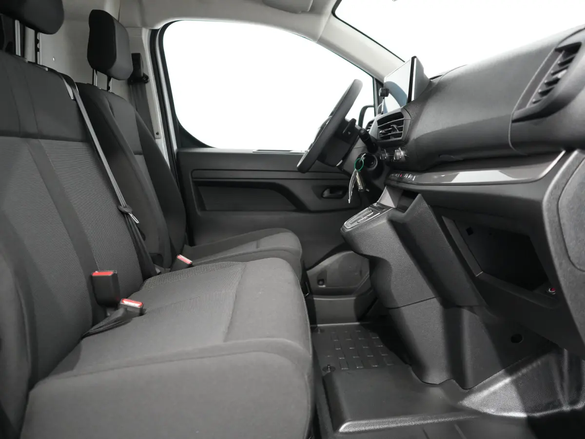 L3 75kWh | 16" stalen velgen | ECall: Peugeot Connect SOS & Assistance | Elektrisch bedienbare en verwarmbare buitenspiegels