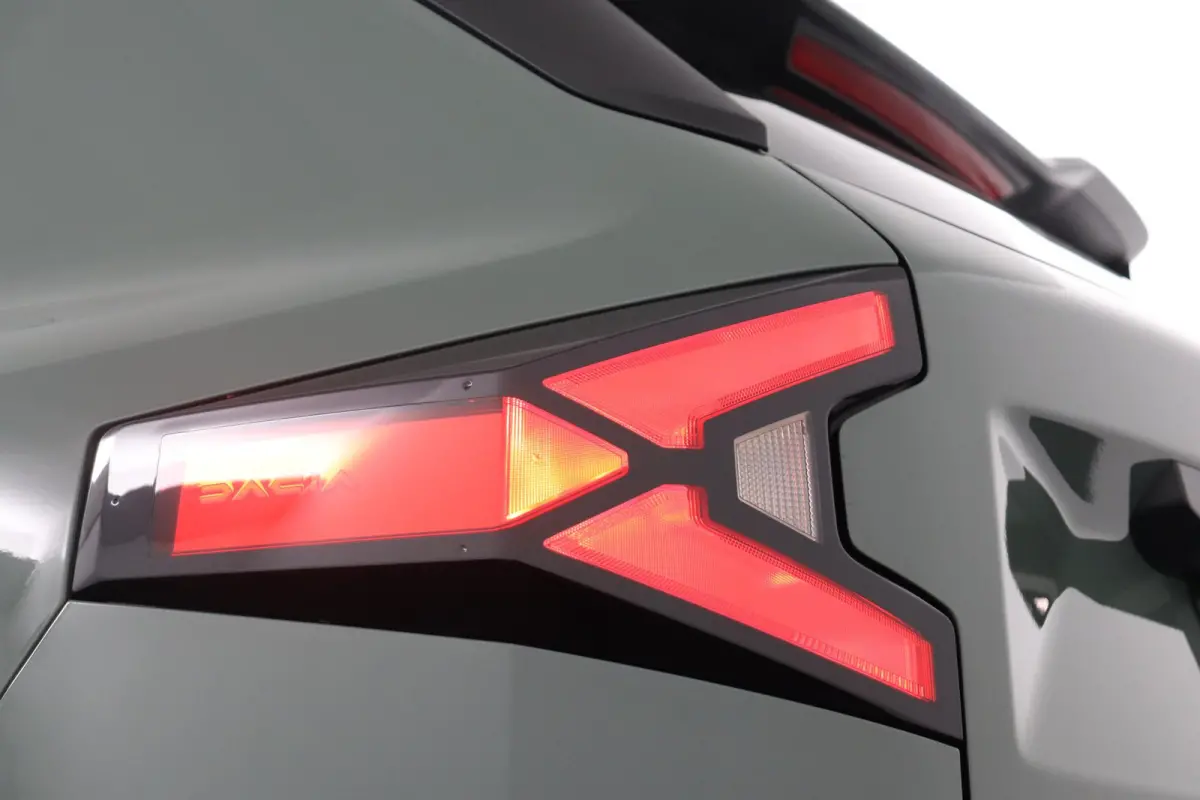 Extreme mild hybrid 130 | Apple Carplay/Android Auto | Parkeercamera | Climate Control |
