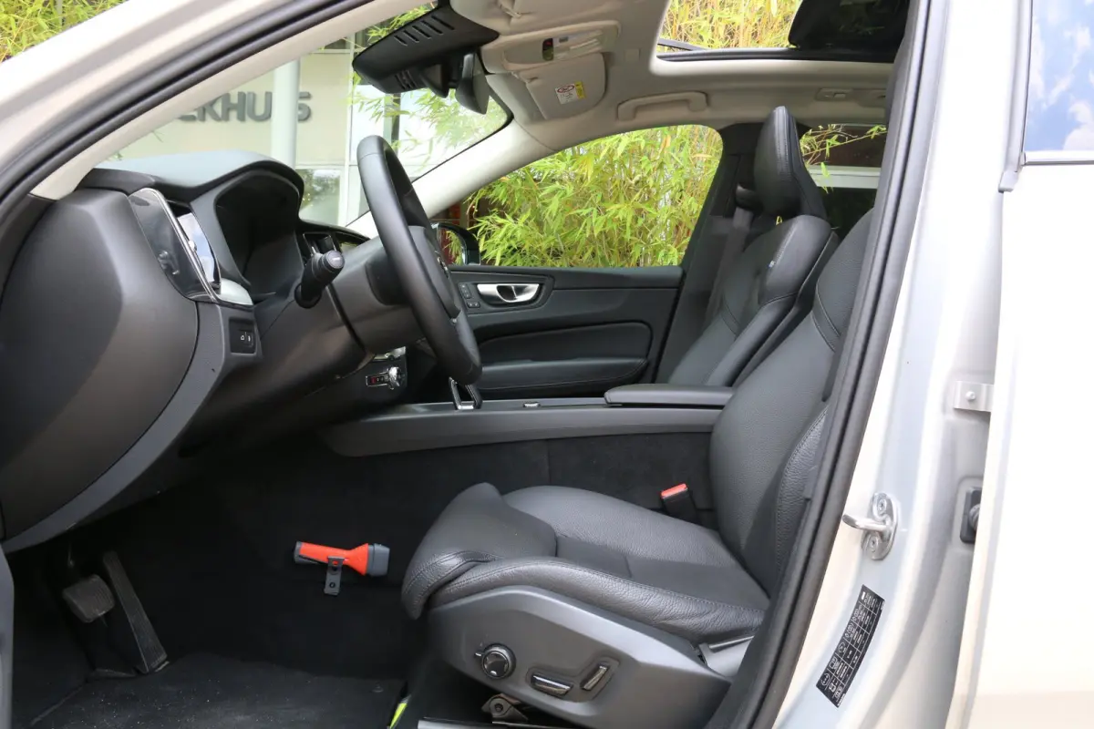 2.0 T6 Plug-in hybrid AWD Plus Dark | Trekhaak | 360 Camera | Panoramadak | Memory | Pilot Assist