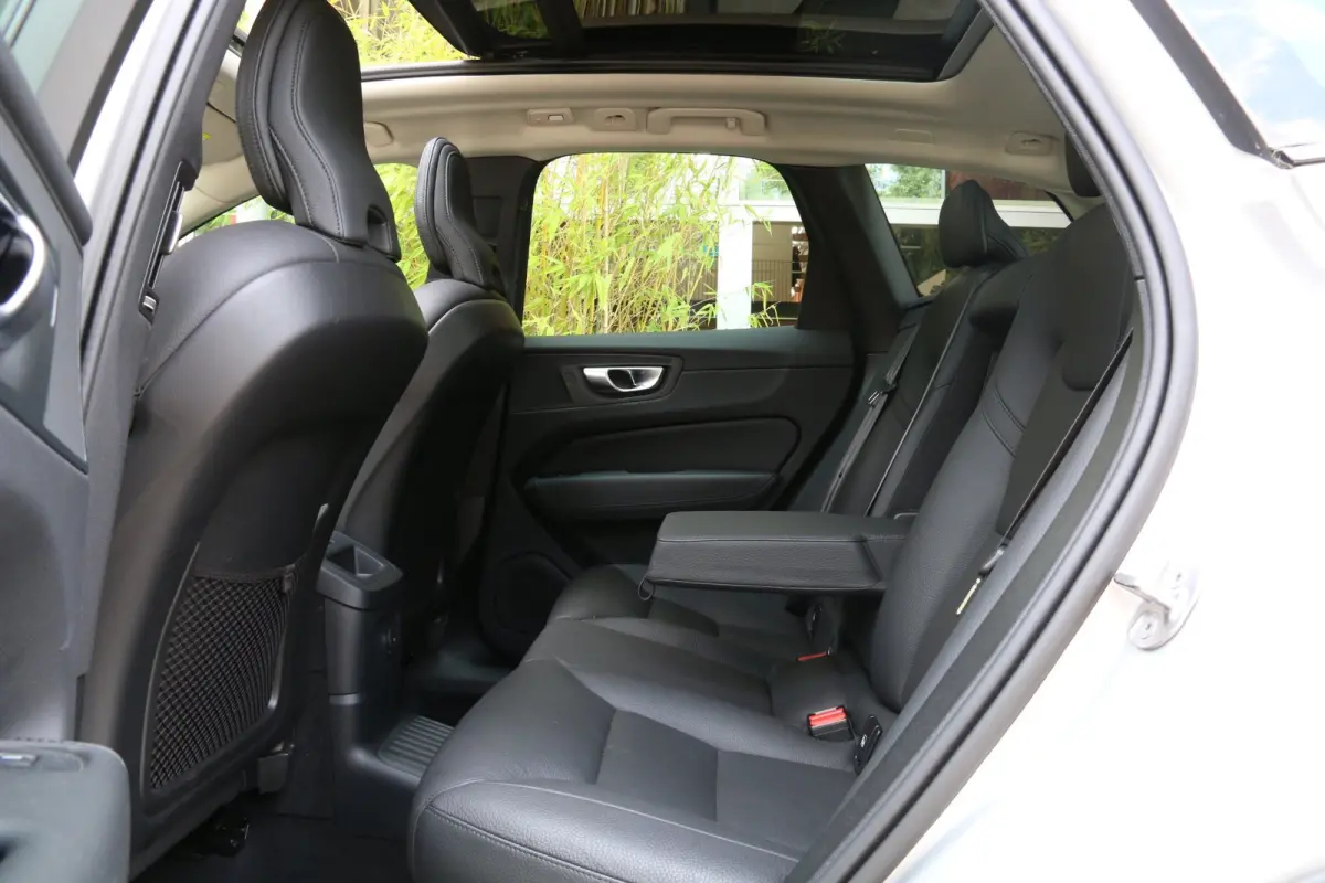2.0 T6 Plug-in hybrid AWD Plus Dark | Trekhaak | 360 Camera | Panoramadak | Memory | Pilot Assist
