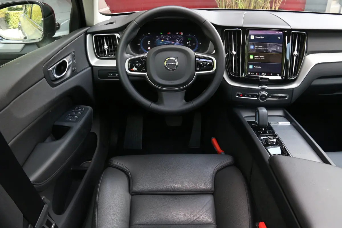 2.0 T6 Plug-in hybrid AWD Plus Dark | Trekhaak | 360 Camera | Panoramadak | Memory | Pilot Assist