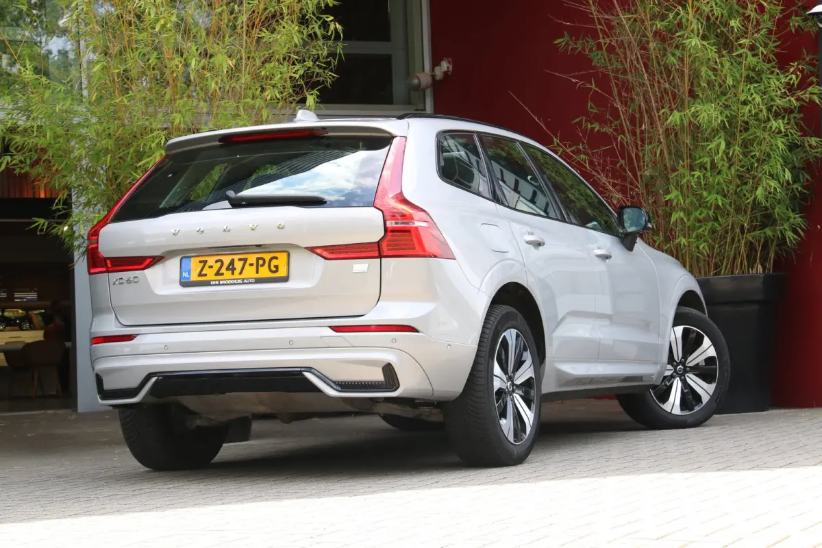 2.0 T6 Plug-in hybrid AWD Plus Dark | Trekhaak | 360 Camera | Panoramadak | Memory | Pilot Assist