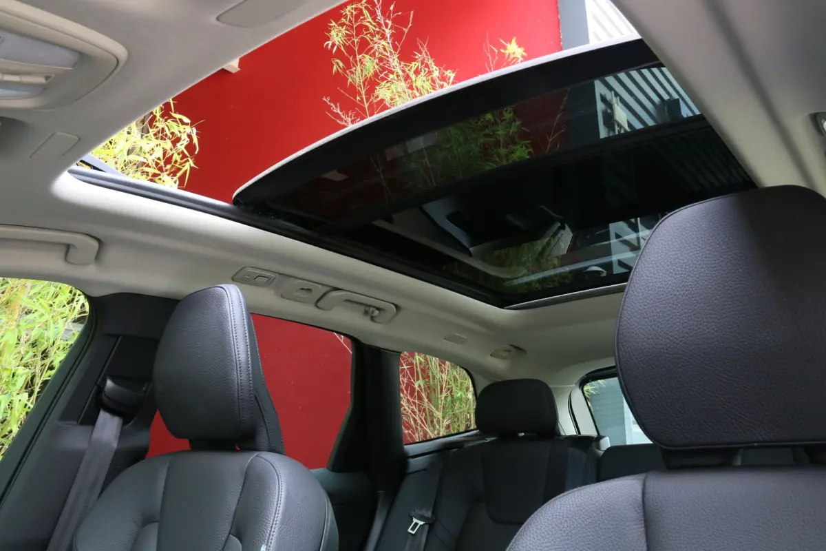 2.0 T6 Plug-in hybrid AWD Plus Dark | Trekhaak | 360 Camera | Panoramadak | Memory | Pilot Assist