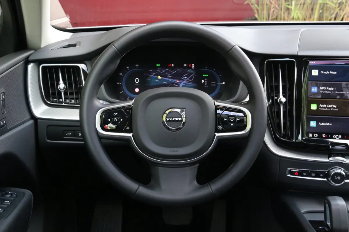 2.0 T6 Plug-in hybrid AWD Plus Dark | Trekhaak | 360 Camera | Panoramadak | Memory | Pilot Assist