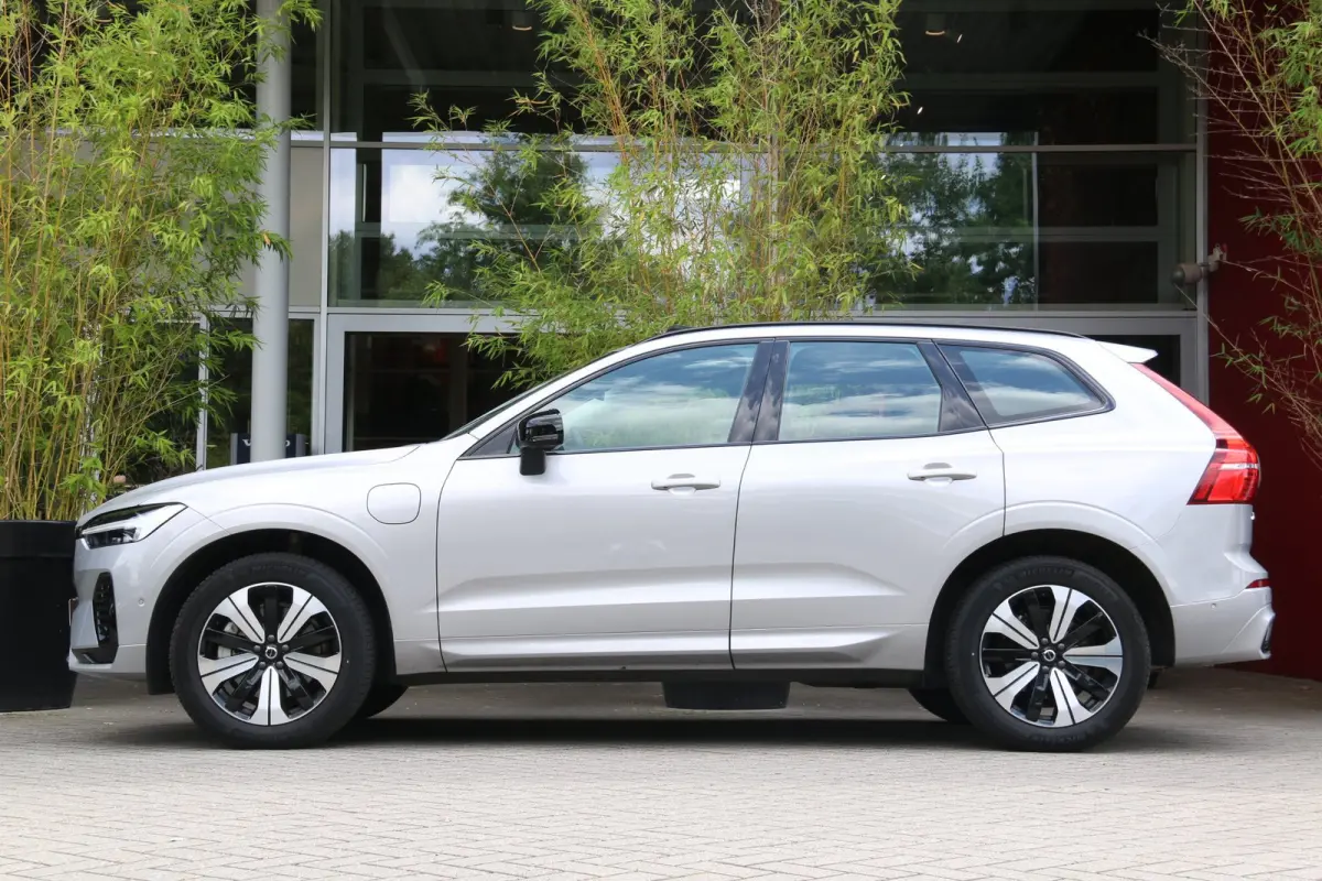 2.0 T6 Plug-in hybrid AWD Plus Dark | Trekhaak | 360 Camera | Panoramadak | Memory | Pilot Assist