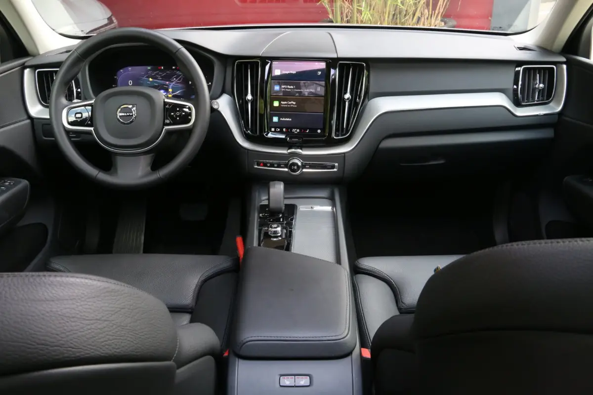 2.0 T6 Plug-in hybrid AWD Plus Dark | Trekhaak | 360 Camera | Panoramadak | Memory | Pilot Assist
