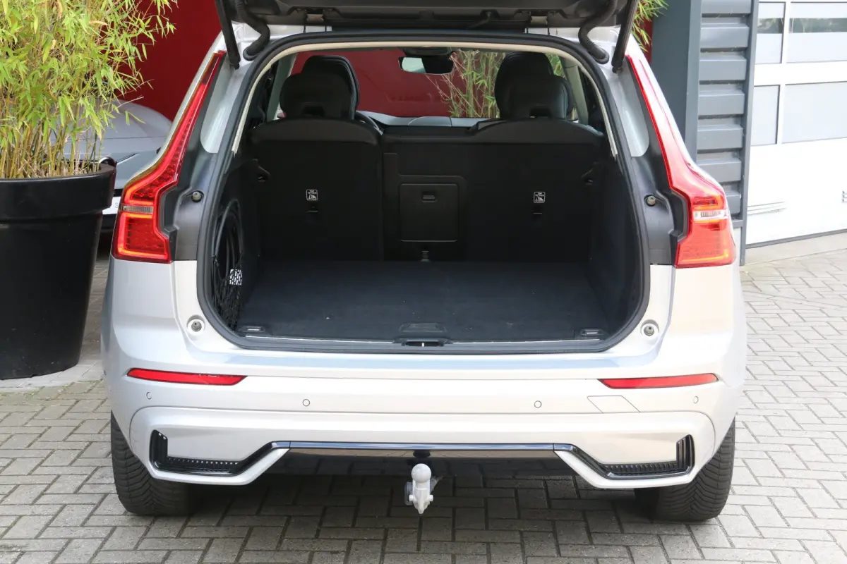 2.0 T6 Plug-in hybrid AWD Plus Dark | Trekhaak | 360 Camera | Panoramadak | Memory | Pilot Assist