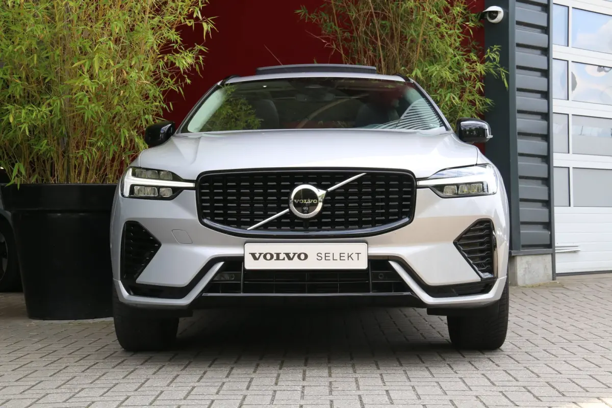 2.0 T6 Plug-in hybrid AWD Plus Dark | Trekhaak | 360 Camera | Panoramadak | Memory | Pilot Assist