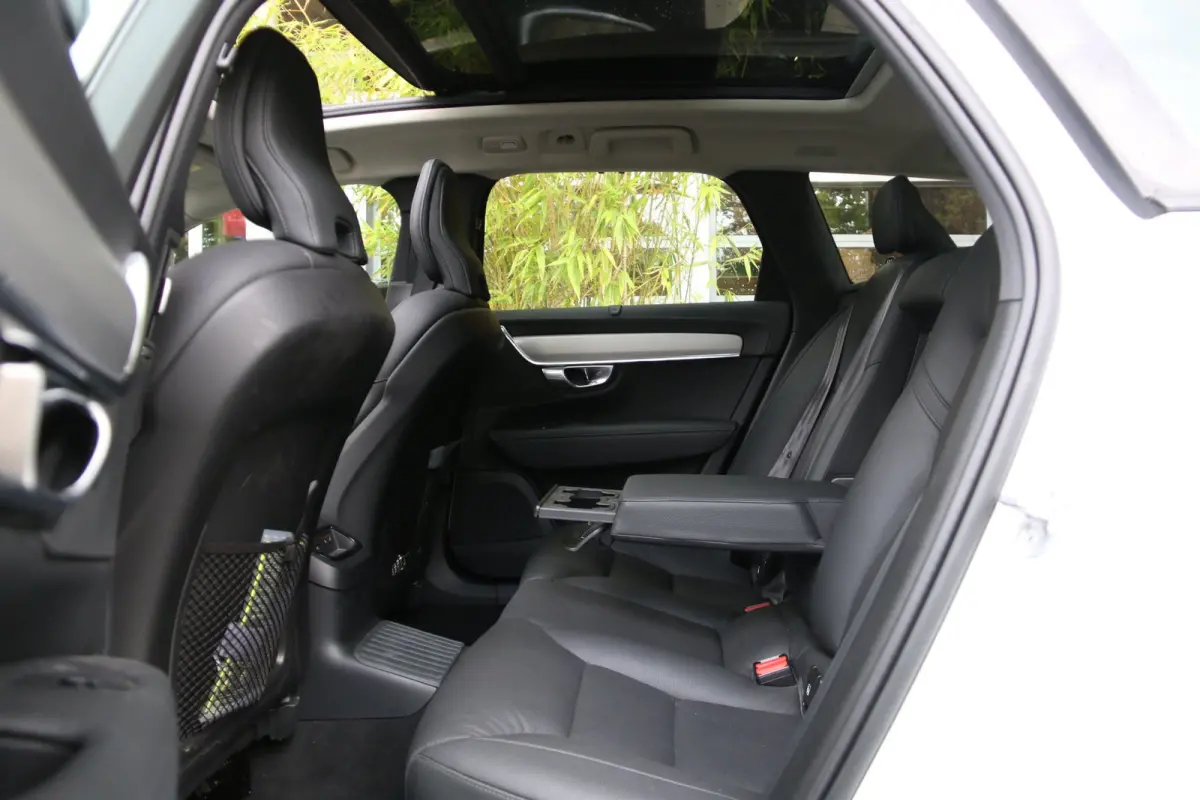 2.0 T6 Plug-in hybrid AWD Ultra Dark | Luchtvering | Trekhaak | 360 Camera | Pilot Assist | Panoramadak | Harman/Kardon