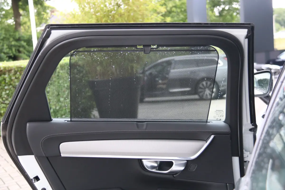 2.0 T6 Plug-in hybrid AWD Ultra Dark | Luchtvering | Trekhaak | 360 Camera | Pilot Assist | Panoramadak | Harman/Kardon