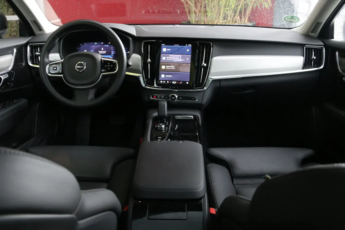 2.0 T6 Plug-in hybrid AWD Ultra Dark | Luchtvering | Trekhaak | 360 Camera | Pilot Assist | Panoramadak | Harman/Kardon