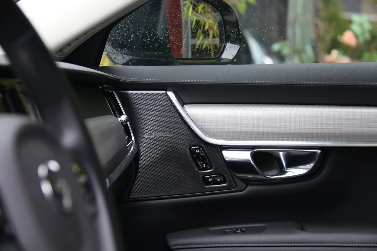 2.0 T6 Plug-in hybrid AWD Ultra Dark | Luchtvering | Trekhaak | 360 Camera | Pilot Assist | Panoramadak | Harman/Kardon