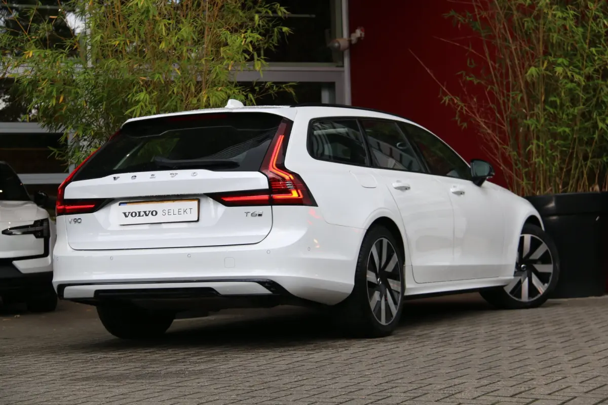 2.0 T6 Plug-in hybrid AWD Ultra Dark | Luchtvering | Trekhaak | 360 Camera | Pilot Assist | Panoramadak | Harman/Kardon