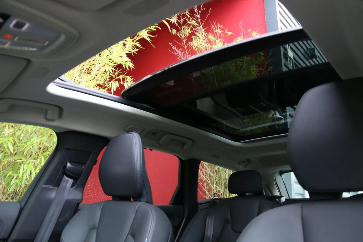 2.0 T6 Plug-in hybrid AWD Ultra Dark | Luchtvering | Trekhaak | 360 Camera | Pilot Assist | Panoramadak | Harman/Kardon